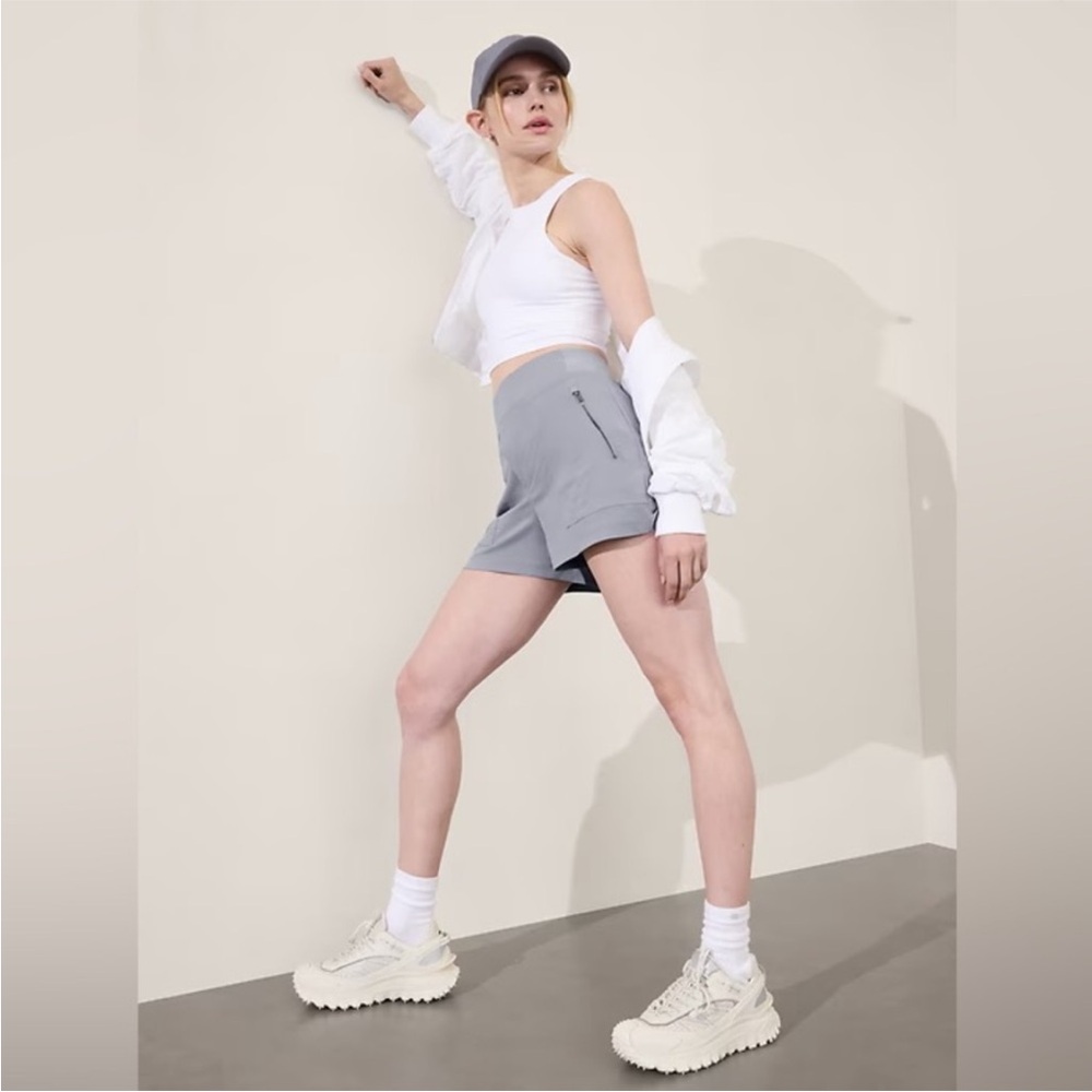 ATHLETA Trekkie North Mid-Rise Short in Steel Gray Size 26